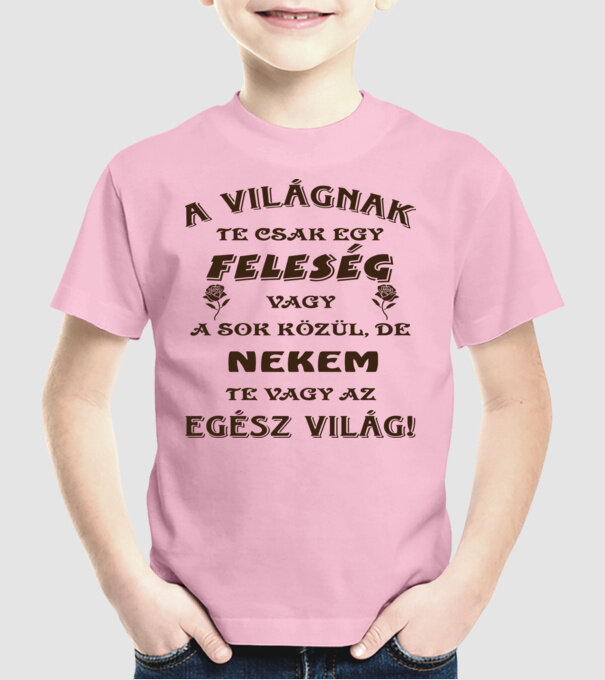  minta világos rózsaszín pólón