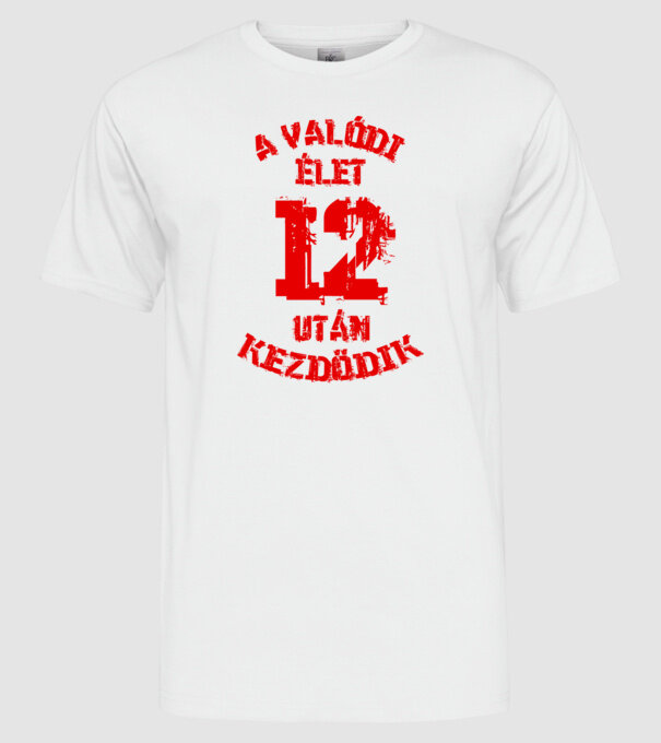 minta fehér pólón