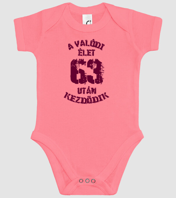  minta rózsaszín pólón