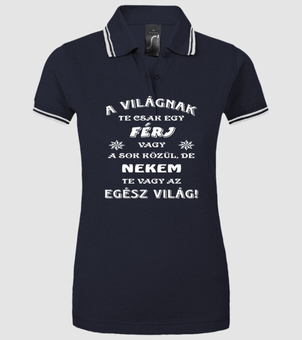  minta sötétkék pólón