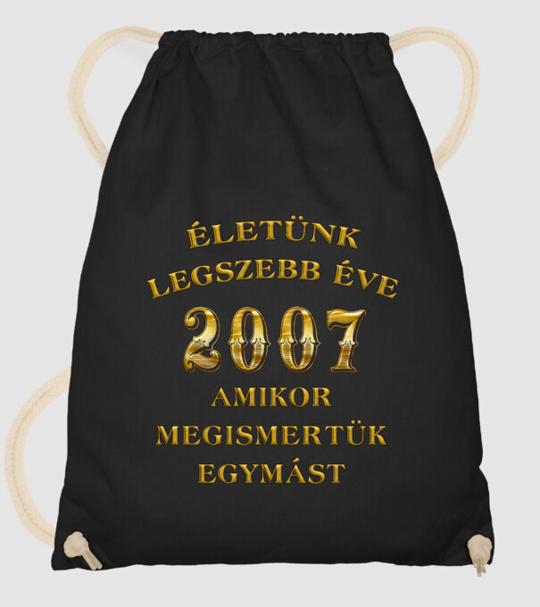  minta fekete pólón