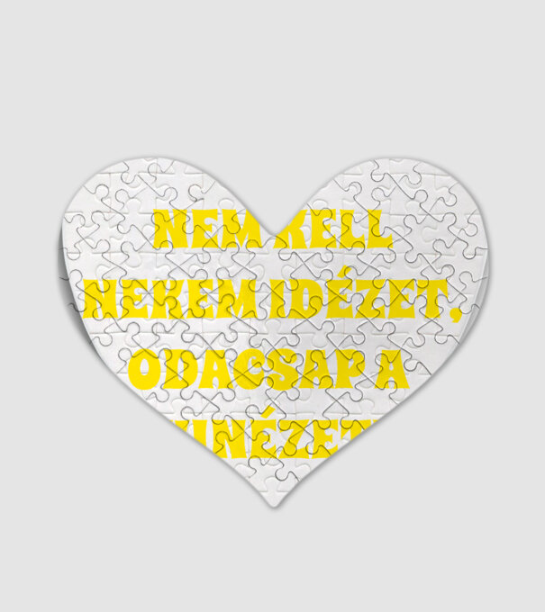  minta fehér pólón